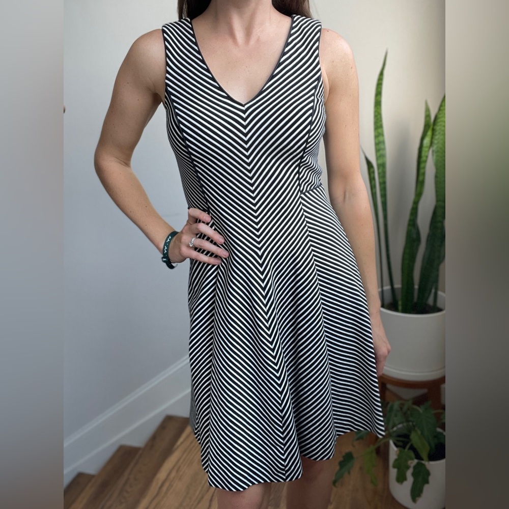 Banana Republic stretchy V-neck dress